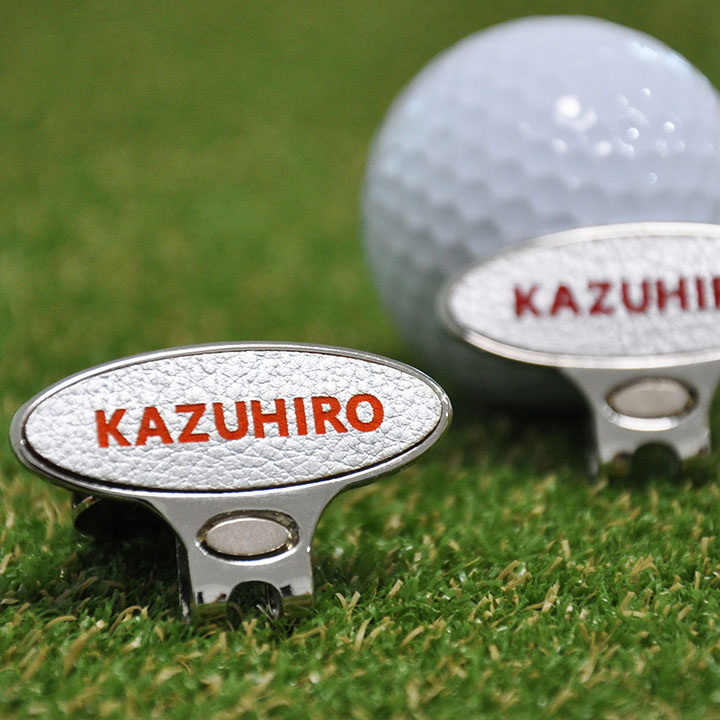 レザー メタル ゴルフマーカー 33mm イニシャル 名入れ 刻印 2色展開 マグネット入 オーバル ハットクリップ付 ギフト コンペ 景品