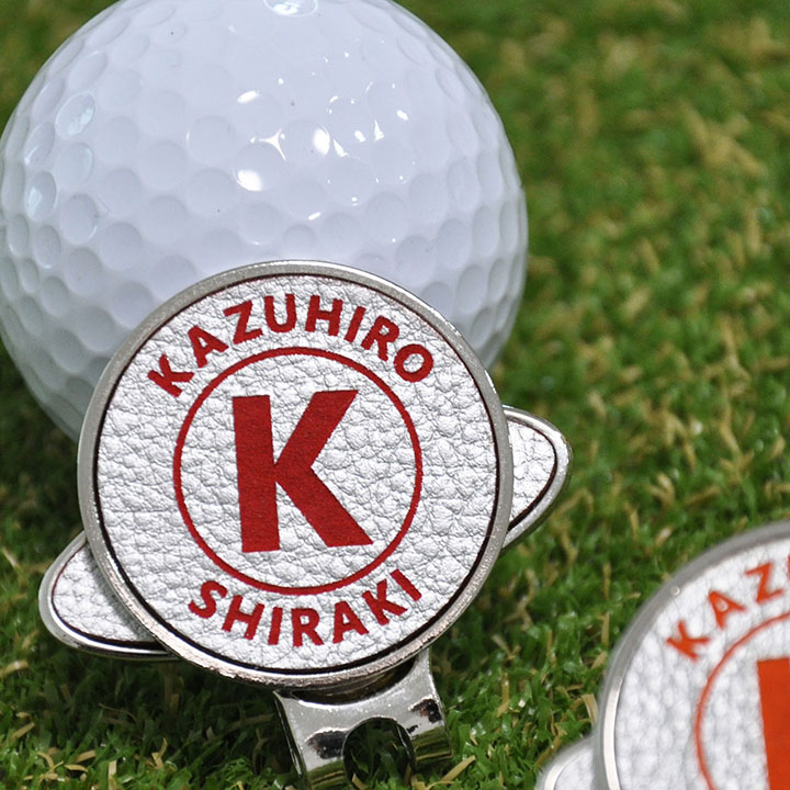 レザー メタル ゴルフマーカー 33mm イニシャル 名入れ 刻印 2色展開 マグネット入 オーバル ハットクリップ付 ギフト コンペ 景品